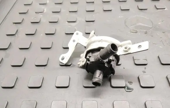 Mercedes-Benz A W176 Electric auxiliary coolant/water pump A2465040140 A0005000686 0392023206