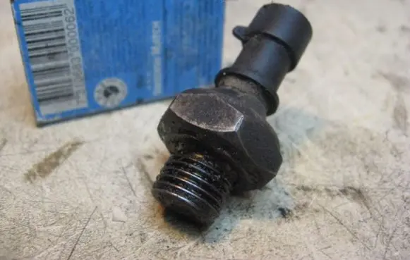 Opel Astra G Oil pressure sensor 