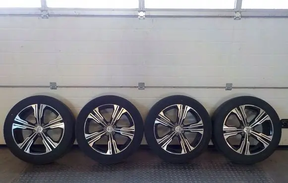 Volvo XC40 R19 alloy rim 31471556