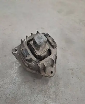 BMW 5 F10 F11 Engine mount bracket 22116777371 57527810