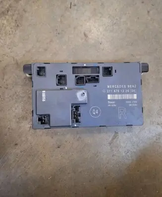 Mercedes-Benz E W211 Door control unit/module 2118701226 00401702