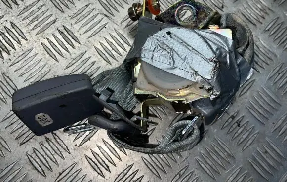 Hyundai Elantra Middle seatbelt (rear) 