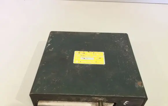 Audi 200 Engine control unit/module 447905383C