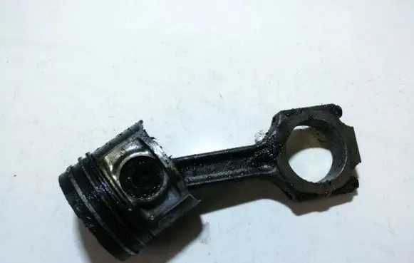 Lancia Lybra Piston with connecting rod