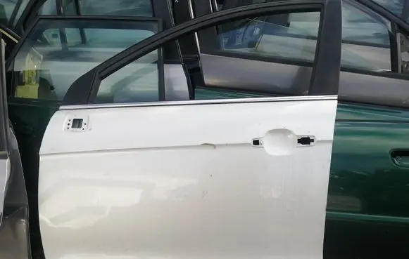 Chevrolet Captiva Front door
