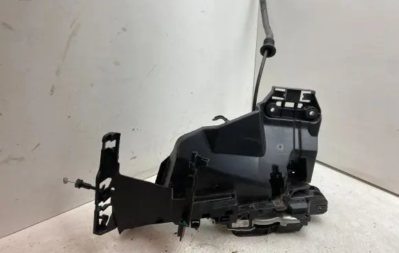 Volvo XC60 Front door lock 31462456