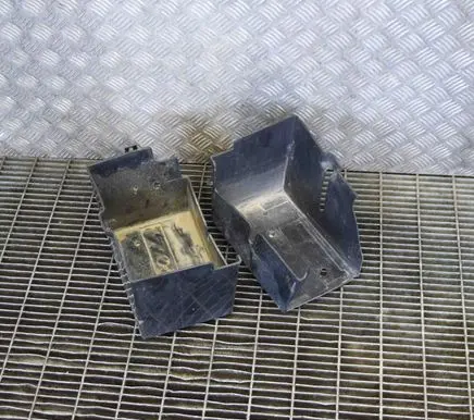 Mitsubishi L200 Battery box tray MN179222