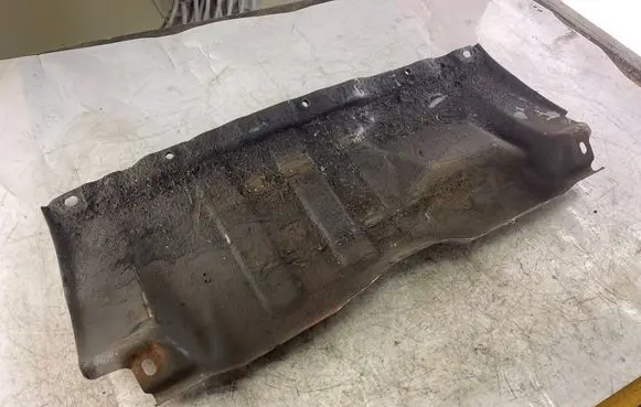 Mitsubishi Pajero Sport I Fuel tank bottom protection 