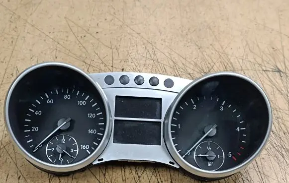 Mercedes-Benz ML W164 Speedometer (instrument cluster) A2519003300 A2C53361677