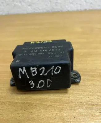 Mercedes-Benz E W210 Other relay 0165458832 D7109