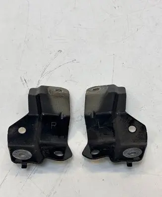 Honda CR-V Fender mounting bracket