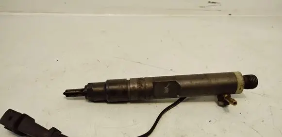 Audi A4 S4 B5 8D Fuel injector 028130201J