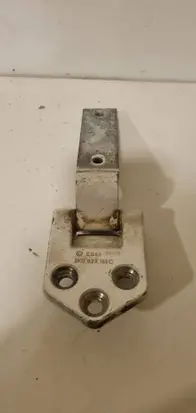 Volkswagen Touran I Rear door lower hinge 2K0827151C