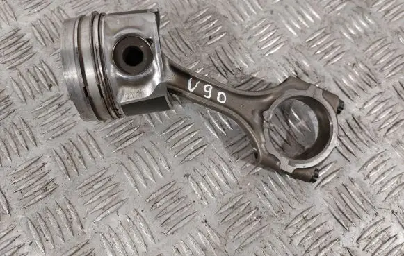 Toyota Corolla Verso AR10 Piston with connecting rod 132010R010 131010R010
