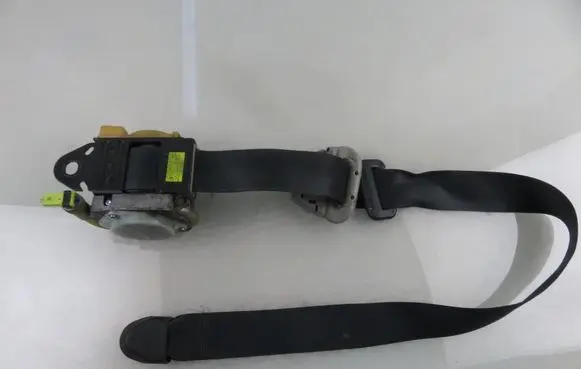 Toyota Corolla E120 E130 Front seatbelt 7321002121