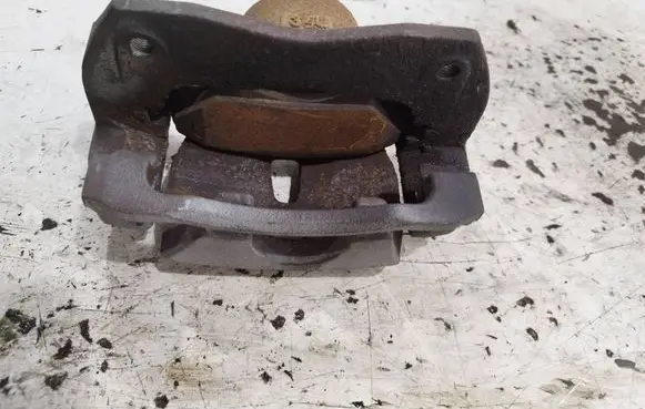 Toyota Auris E180 Front brake caliper