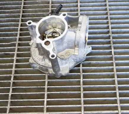 Audi A5 Sportback 8TA Vacuum pump 06K145100B