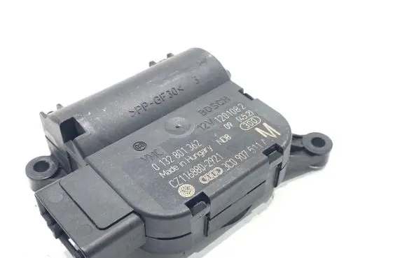 Volkswagen Golf Plus Air flap motor/actuator 3C0907511A