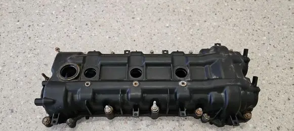 Chrysler Town u0026 Country V Rocker cam cover 05184068AJ