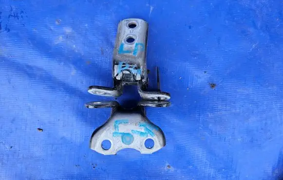 Toyota Prius (XW50) Front door hinge set 