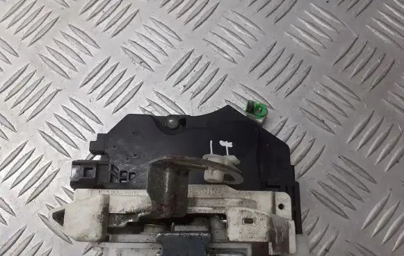 Mitsubishi Lancer Rear door lock