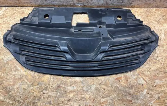 Opel Vivaro Front bumper upper radiator grill 623108673R