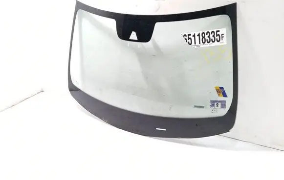 Volvo XC90 Front windscreen/windshield window 31468007