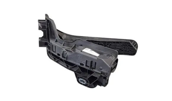 Accelerator throttle pedal