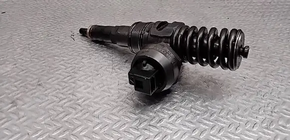 Volkswagen Touran I Fuel injector 038130073AG