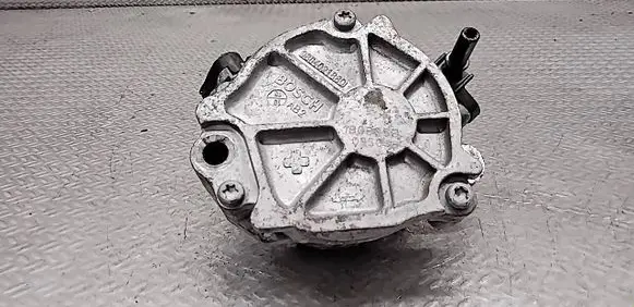 Citroen C4 II Picasso Vacuum pump 9804021880