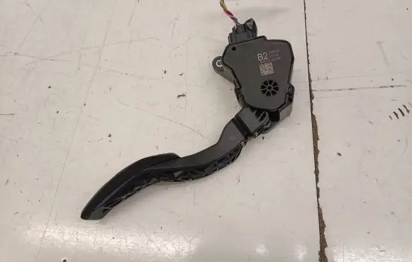 Nissan Qashqai J12 Accelerator throttle pedal 180026UA1B