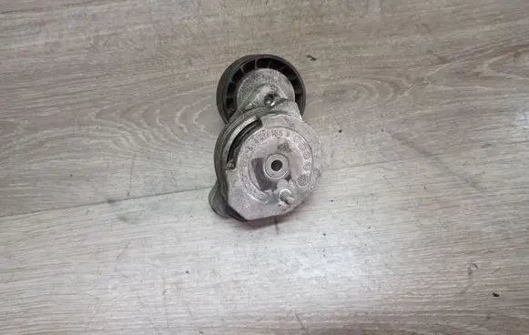 Volvo V70 Alternator belt tensioner 