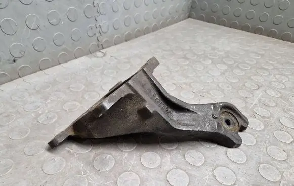 BMW X5 E53 Engine mounting bracket 6757708