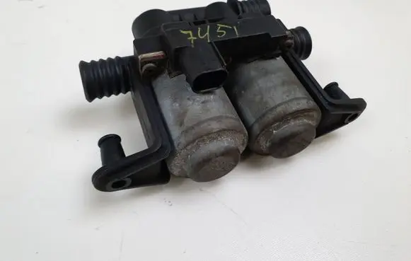 BMW 7 E65 E66 Coolant heater control valve 1147412167 6908294