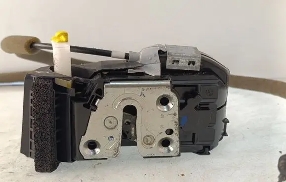 Renault Kadjar Front door lock