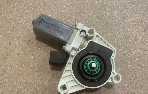 Mercedes-Benz E W238 Front door window regulator motor A0009066106