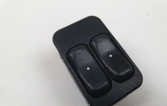 Opel Zafira A Electric window control switch 13363201