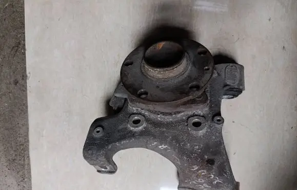 Rear wheel hub