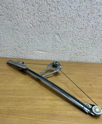 Mercedes-Benz E W124 Rear door window regulator with motor D6808