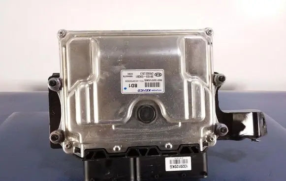 KIA Ceed Engine control unit/module ECU 3910303CD1