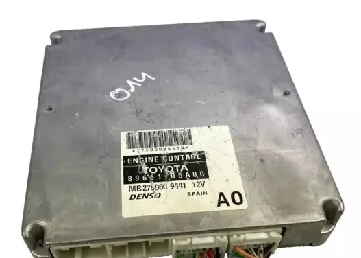 Toyota Avensis T220 Engine control unit/module 8966105A00 MB2750009441 7750009441