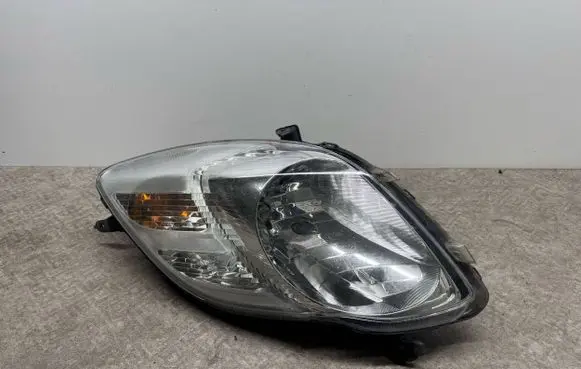 Toyota Yaris Headlight/headlamp 811500D330 89902764