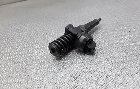 Volkswagen Golf IV Fuel injector 038130073AQ
