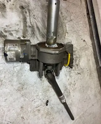 Opel Corsa D Steering wheel axle 13290393 826012471 99Z980109