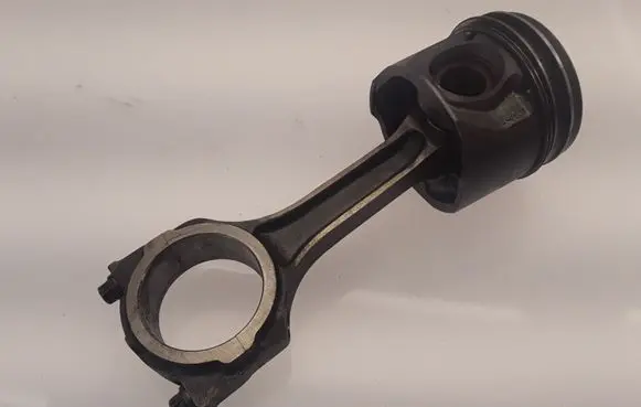 Ford Mondeo Mk III Piston with connecting rod 24655B