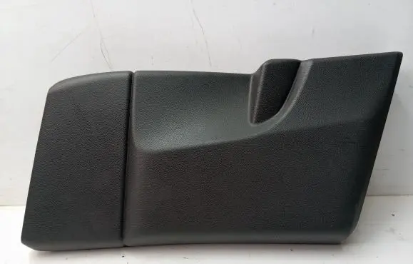 Maserati Levante (B) pillar trim (bottom) 670040376