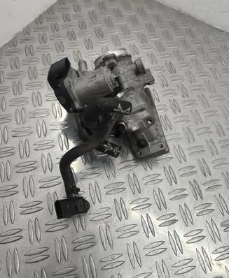 Volkswagen Golf VII Throttle valve 04L128063T 04L128059T