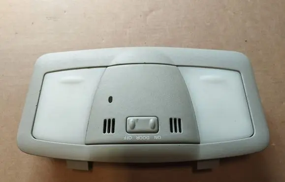 Infiniti G37 Front seat light