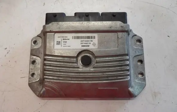 Dacia Sandero Engine control unit/module 237103317R 237102071R A2C16931800