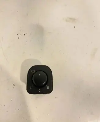 Wing mirror switch
